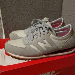 New Balance 420 sneakers